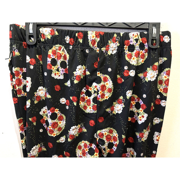 NWT Women's Shosho Black And White Skull Fleece Jogger Lounge Pants in 2X 22 24 - Picture 7 of 9